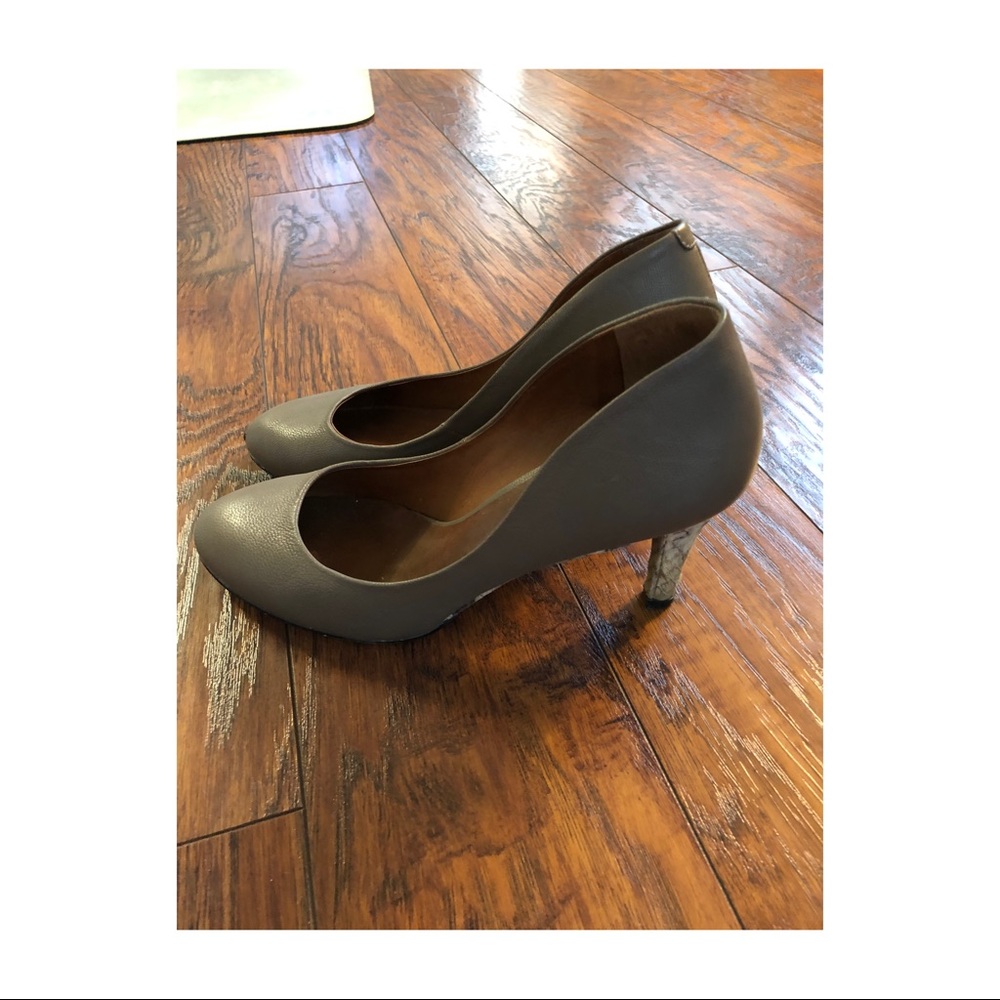ELLE grey leather/ snake skin heels size 39/8